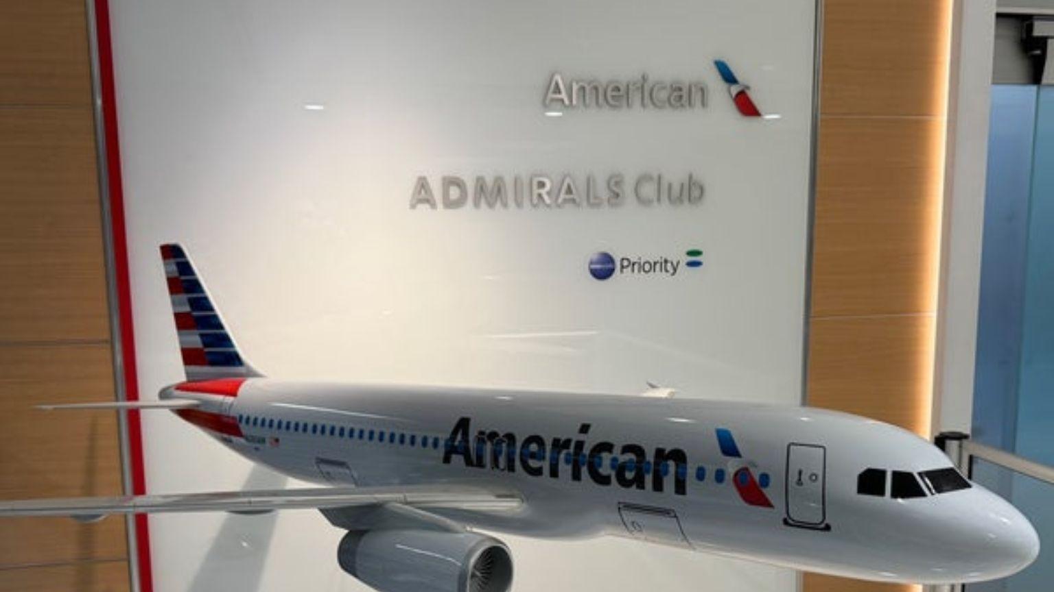 American Airlines Admirals Club Lounge, Terminal 4 (Above Gates A7 & A9)