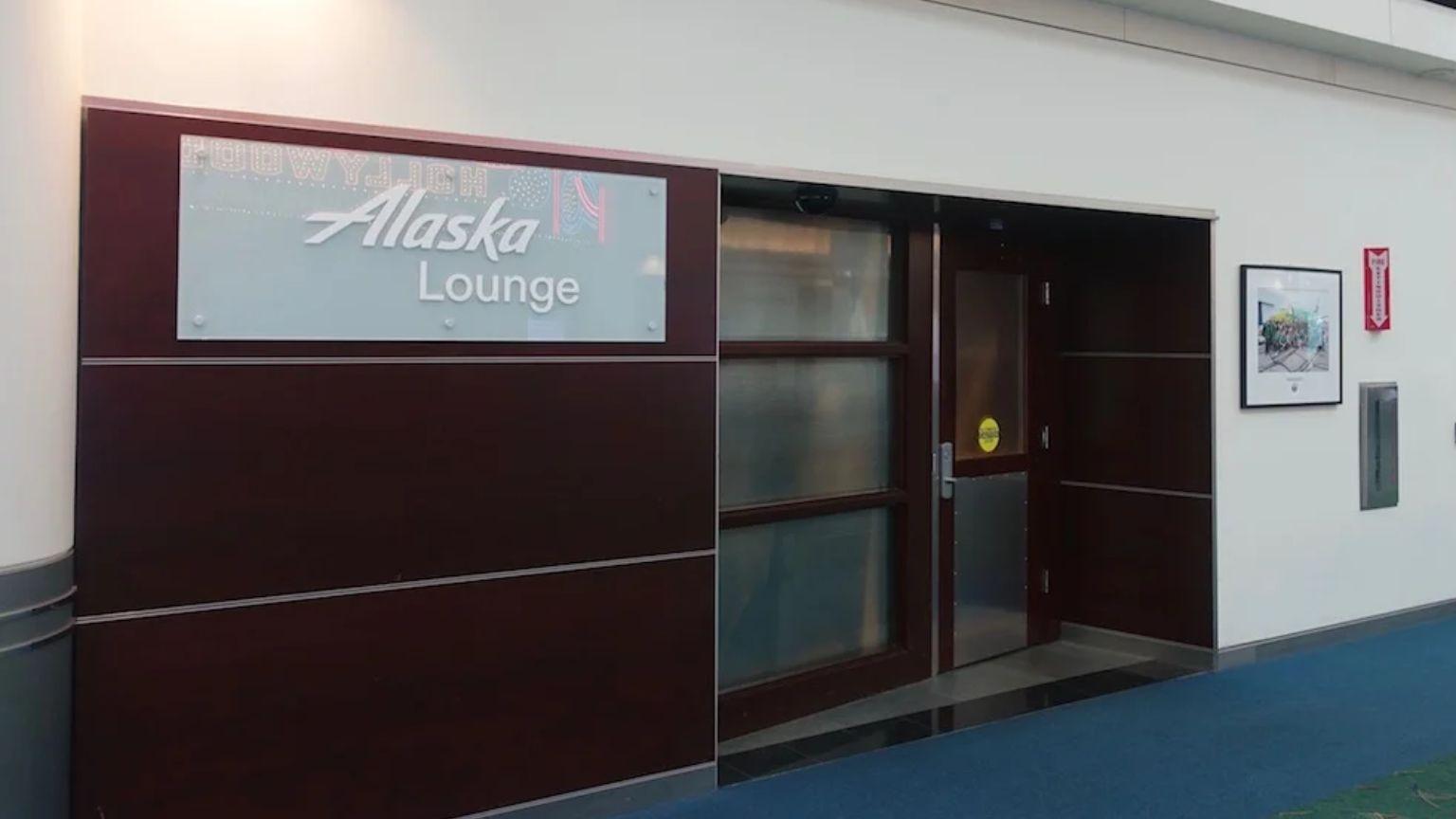 Alaska Lounge PDX, Concourse B