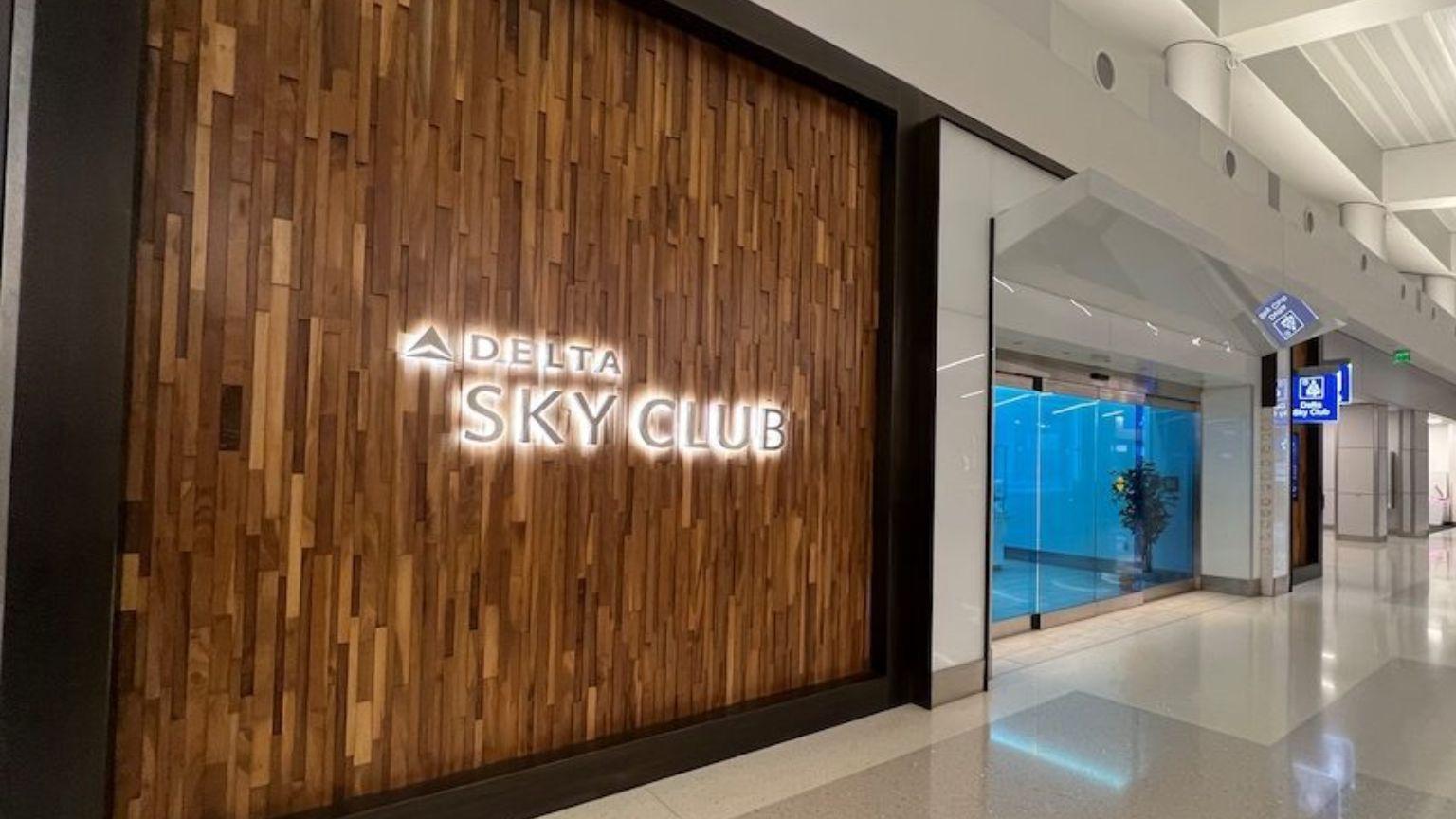Delta Sky Club PHX Lounge, Terminal 3
