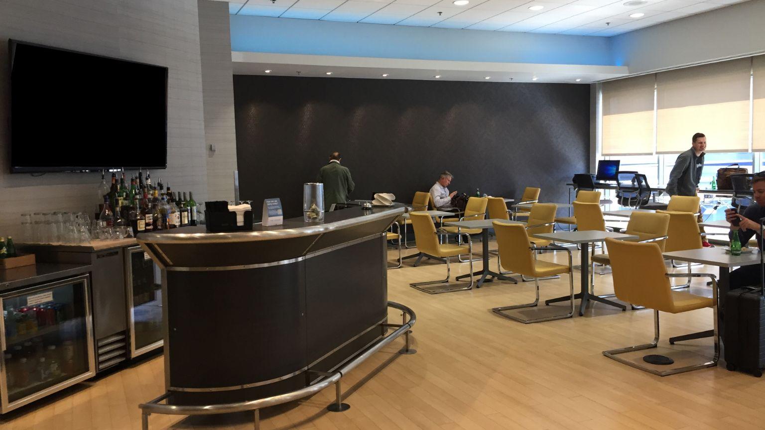 The Lounge Boston Logan, Terminal C