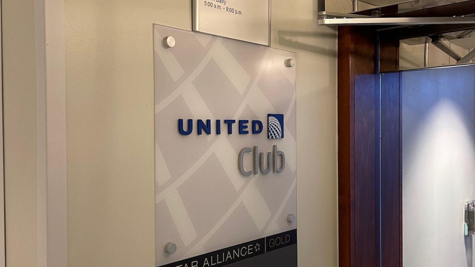 United Club Lounge Orlando, T B