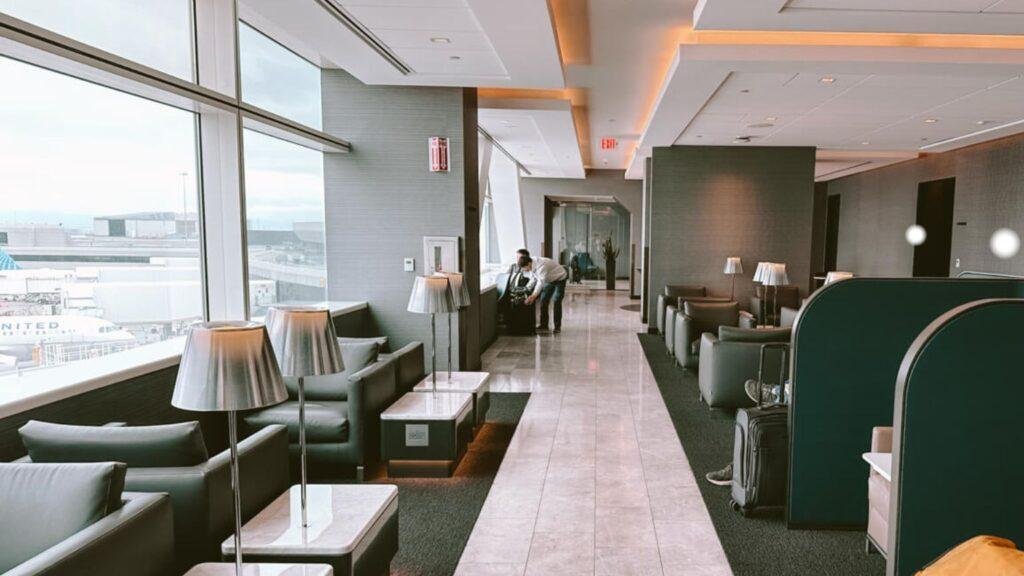 United Polaris Lounge SFO, Opening Hours, Lounge Access, Menu